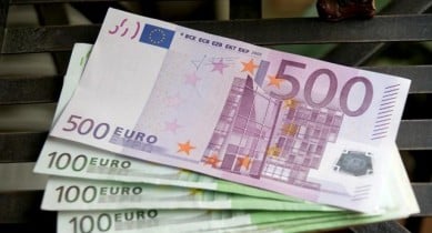 Курс евро достиг нового 22-месячного минимума против доллара США.
