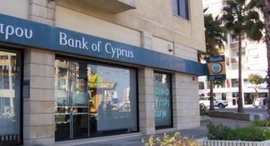 Moody's понизило рейтинги двум кипрским банкам.