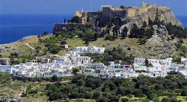 Остров в Греции стоит в два раза дешевле, чем особняк под Киевом.