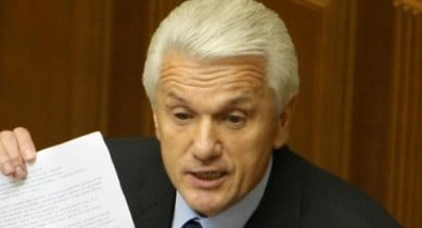 Литвин подписал закон об отмене тендеров для госкомпаний.