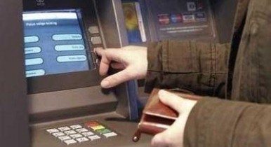 Как забрать свои деньги, если банкомат выдал только чек?