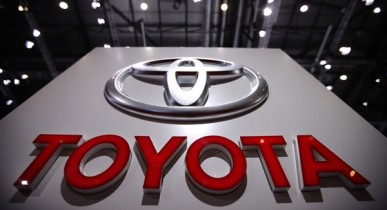 Продажи Toyota в Китае упали вдвое из-за спора по островах.