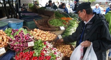 Азаров отмечает рост мирового спроса на украинские продукты.