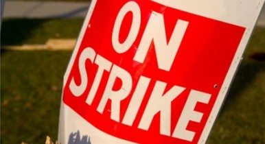 В Греции объявлена всеобщая 48-часовая забастовка.