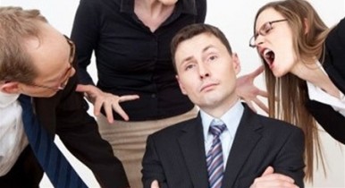 ТОП-10 привычек, которые раздражают ваших коллег.
