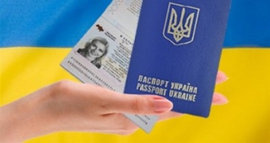 Янукович подписал закон о биометрических паспортах.