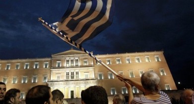 Парламент Греции принял налоговую реформу.
