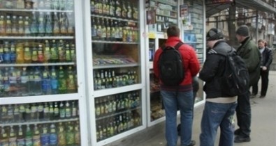 Депутаты хотят запретить продажу алкоголя и сигарет в киосках.