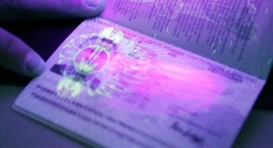 В Украине начали действовать биометрические паспорта.