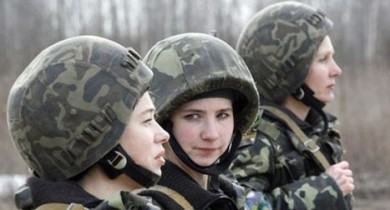 В украинскую армию отказываются принимать женщин.