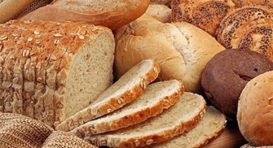 Азаров пообещал стабильные цены на хлеб.