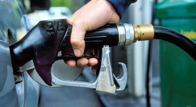 Власть собирается определиться с «бензиновыми» экостандартами.