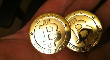 Электронная валюта Bitcoin взлетела на 430% на фоне кипрской паники