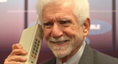 40 лет назад был совершен первый звонок с мобильного.