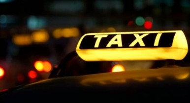 Государство хочет получать налоги с таксистов.