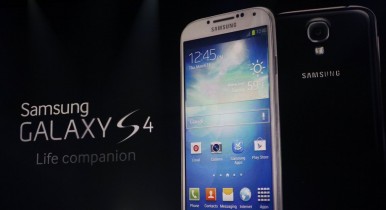 Samsung не успевает за спросом на Galaxy S4 в США.