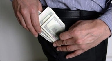 Госдума предлагает запретить доллары США в России.