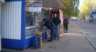 В киевских МАФ могут запретить продавать продукты и напитки.