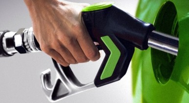 Украинцы стали покупать больше бензина.