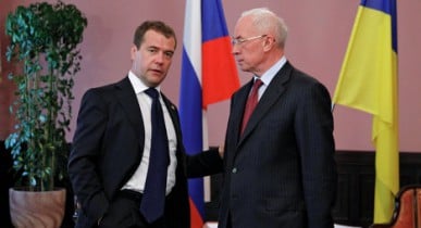 Азаров отбыл в Сочи на встречу с Медведевым.