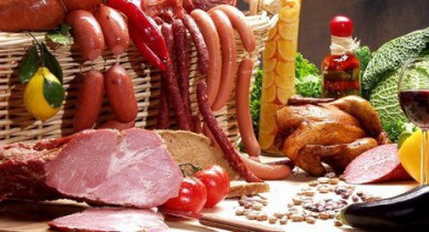 Украинцы начали есть больше мяса, чем колбасных изделий.