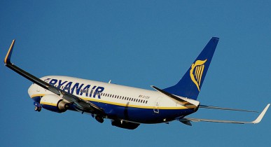 Крупнейший европейский лоукост Ryanair теряет чистую прибыль.