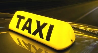 Министерство намерено выкрасить такси в один цвет.