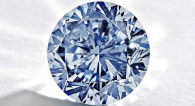 Крупнейший голубой бриллиант продадут за 19 млн долларов.