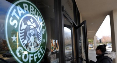 Российский банк откроет офисы с кофейнями Starbucks.