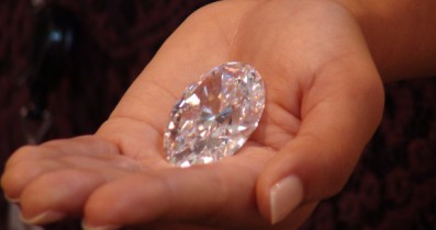 Sotheby's выставит на аукцион крупнейший в мире бриллиант.