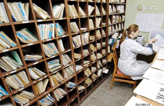 В Украине планируют отказаться от бумажных медицинских карточек