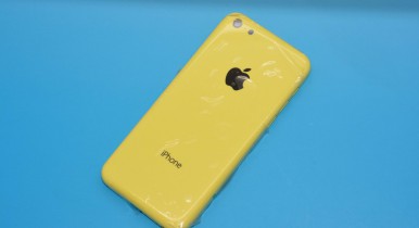 Желтый iphone 5C вызвал наибольший интерес у покупателей в США.