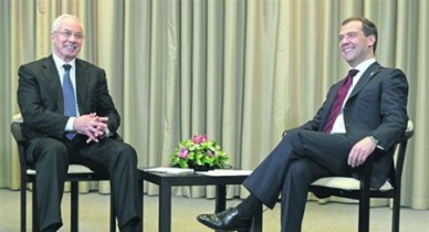 Азаров встретится с Медведевым в Казахстане.