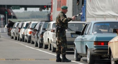 Украина приостановила пропуск через границу автомобилей из Белоруссии.