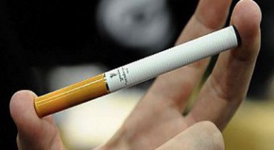 Власти Британии впервые запретили рекламу электронных сигарет.