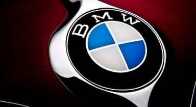 BMW отзывает около 176 тыс. автомобилей по всему миру.