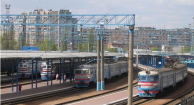 Донецкая железная дорога сократила погрузку грузовых вагонов в 2,2 раза.