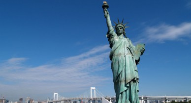 Статуя Свободы в США снова открыта для посетителей.