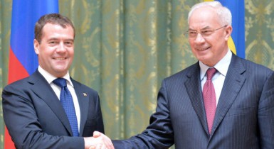 Медведев и Азаров договорились о сроках завершения работы спецкомиссии по конфетам Roshen.