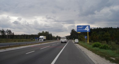Янукович поручил разработать программу строительства местных дорог.