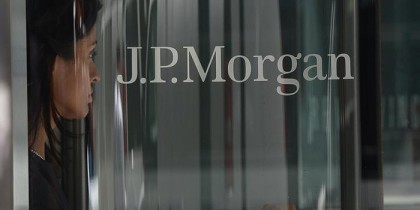 Власти США обвинили банкиров JP Morgan в сотрудничестве с известным финансовым аферистом.