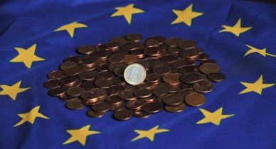Еврокомиссия ухудшила прогнозы ВВП и безработицы для еврозоны.