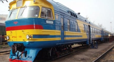 «Укрзализныця» включила 4 дополнительных вагона в поезда западного и крымского направления.
