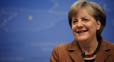 Меркель посоветовала Украине провести реформы, которых требует МВФ .