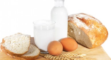В Беларуси подорожали хлеб, молоко и яйца.