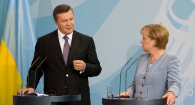 В Вильнюсе продолжается встреча Януковича с Меркель.