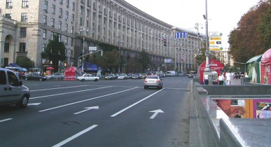 Сегодня советуют водителям не ездить в центр Киева.