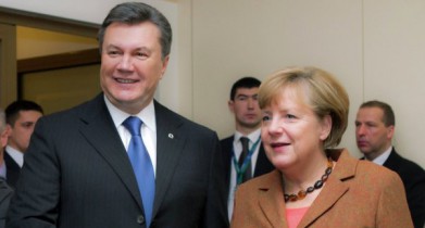 Меркель пригласила Януковича в Германию.