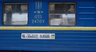 «Укрзализныця» назначила на праздники дополнительный поезд Киев — Львов.
