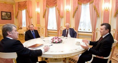 Янукович поддержал идею национального круглого стола для поиска компромисса.